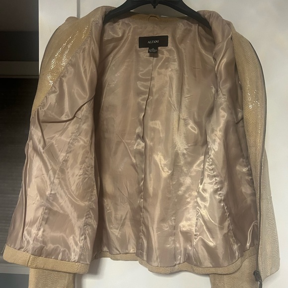 Alfani Embossed Leather Zip Up Long Sleeve Jacket Tan/Zippered Pockets M - Picture 12 of 15